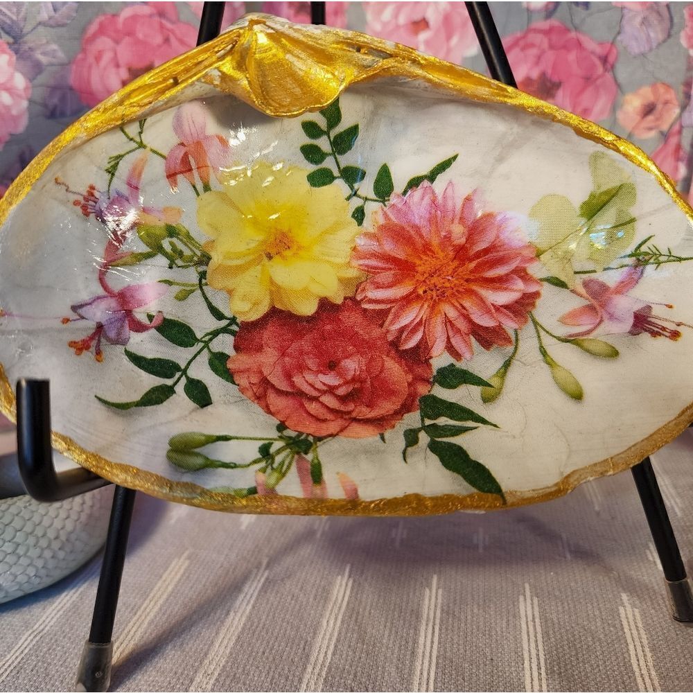 DECOUPAGE CLAM SHELL DECOUPAGE FLOWERS ON A CLAM SHELL TRINKET DISH